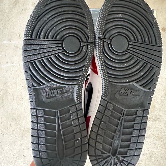 Jordan 1 ‘Chicago Toe’
Pre-owned
Box Included - Picture 4 of 4